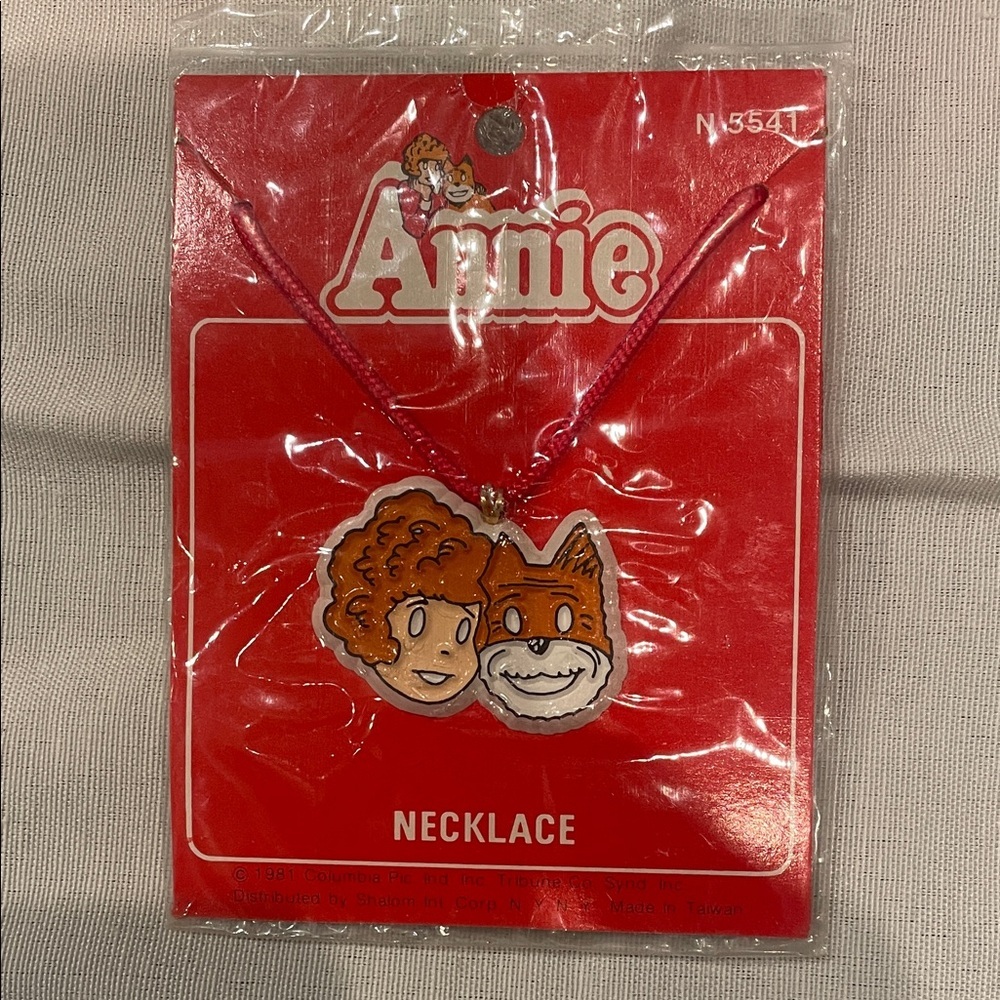 Annie Red Necklace with sandy as pendant new 1981